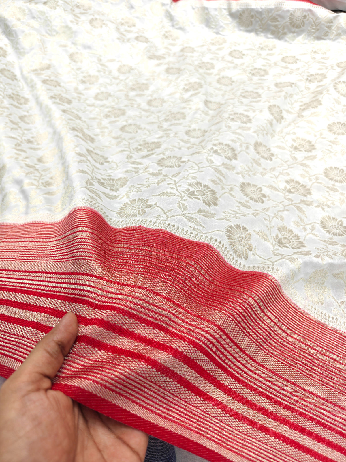 RAW SILK SAREE WHITE AND GOLDEN ZARI WORK WITH CHERRY RED BORDER