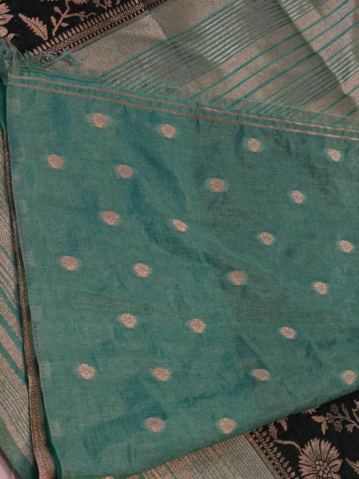 RAW SILK SAREE DEEP GREEN WITH GOLDEN FLORAL ZARI BORDER