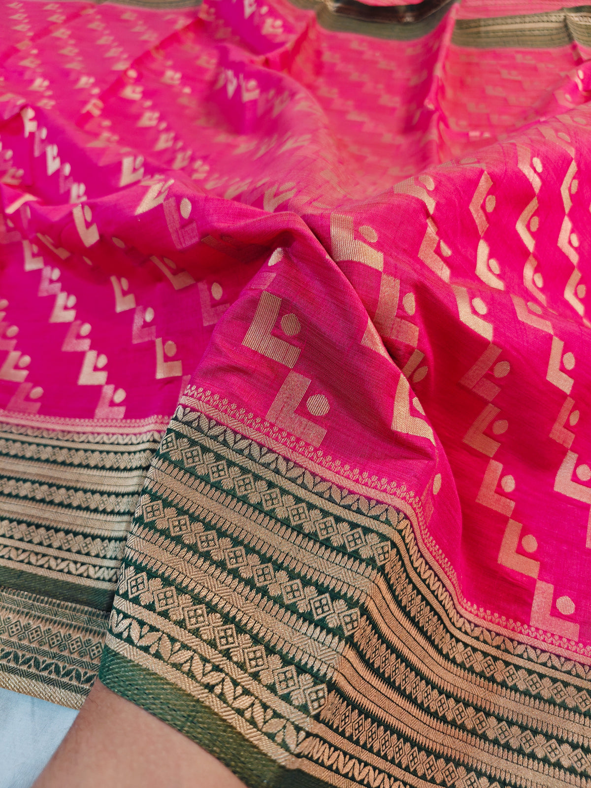 TUSSAR SILK PINK SHADE PAIRED WITH DEEP BOTTLE GREEN BORDER