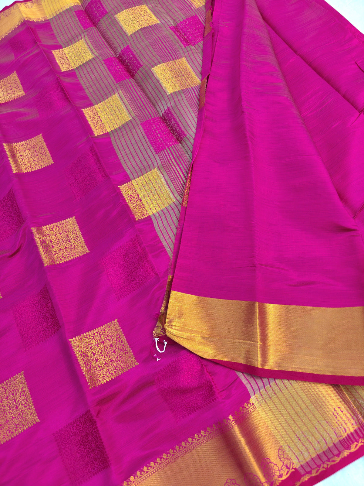 DOLA SILK RESHAM BOOTA WITH GOLDEN ZARI BORDER